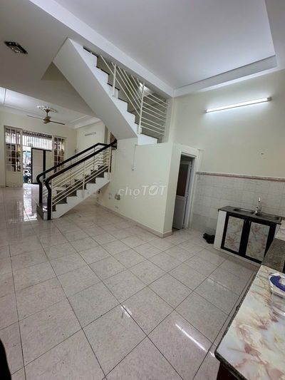 Mặt tiền Nguyễn Trường Tộ, chỉ nhỉnh 5 tỷ, nở hậu, SHR, 2pn