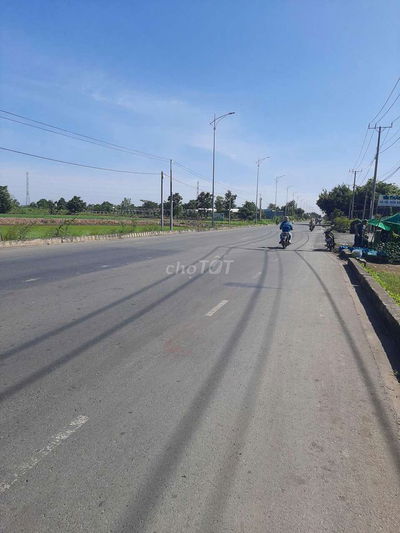 Bán 2500m2 đất Mặt Tiền quốc lộ 91b cặp chùa Phước An-14x134m giá 4tr8