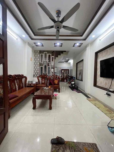 NHÀ DIỆN TÍCH LỚN, NHIỀU PHÒNG TAM TRINH, HOÀNG MAI.