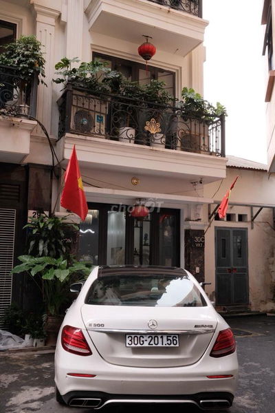 PHÂN LÔ Ô TÔ TRÁNH VÀO NHÀ HOÀNG VĂN THÁI THANH XUÂN-45M-6TÂNG-T MÁY