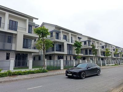 Chính chủ cần bán gấp biệt thự 180m2 hướng nam giá rẻ nhất Centa Riverside