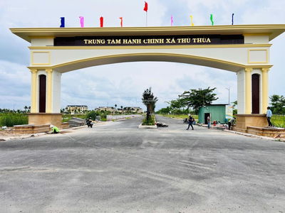 Bán lô góc, sổ sẵn tại cổng vào Agora City đối diện là trung tâm hành chính Thủ Thừa 100m2 giá 1tỷ9