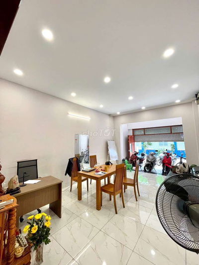 Tân Sơn Nhì - nhà 3 tầng ở ngay - ngang gần 5m, xe tải thông, 4pn