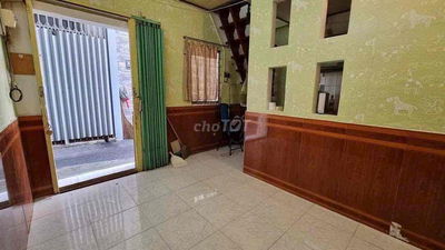 cho thuê nhà hẻm 385. 1 trệt 1 lầu.  2phòng ngủ kín nhỏ. 1wc.