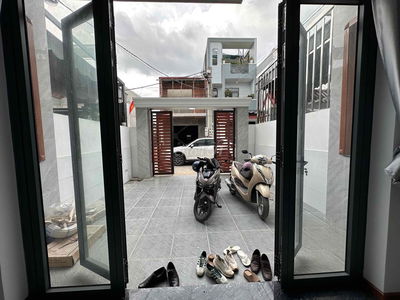 cần bán nhà 1 trệt 2 lâu p hoá an sổ riêng hoàn công