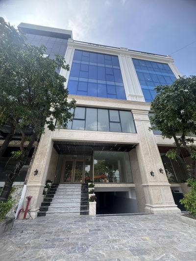 Cho thuê mặt phố Đức Diễn  View Hồ, tòa nhà 6 tầng, mặt tiền 8m, vỉa hè rộng