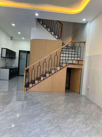 Cho thuê nhà 2 tầng mặt tiền đường Bùi Hiển