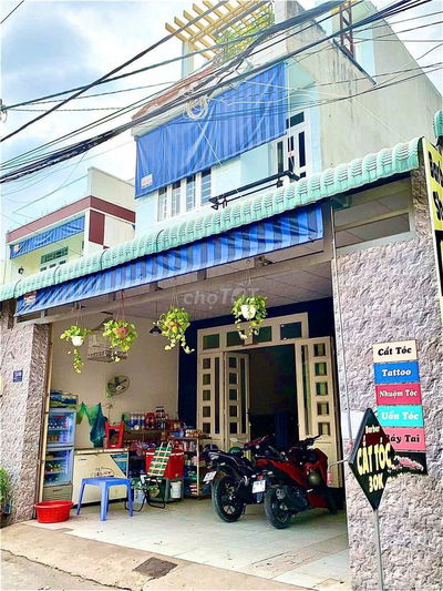 Nhà 2 Lầu 4PN. 4WC Sân Đậu OTO Hẻm Tải P Tân Phú. Quận 9.