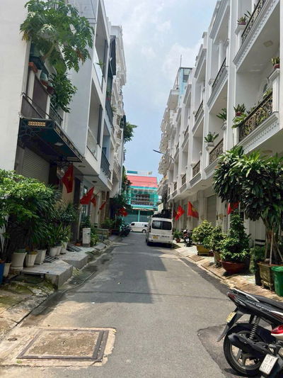 Bán nhà 3 LẦU chợ BÀ HOM 1SEC tỉnh lộ 10 ( SỐ HỒNG RIÊNG)