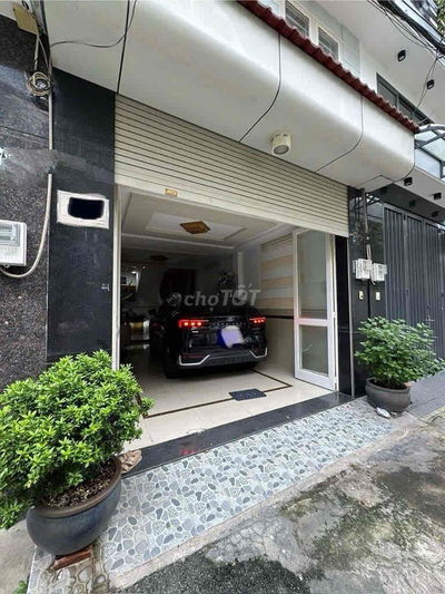 Ngang 4,5m xe hơi ngủ trong nhà trung tâm Q.PN