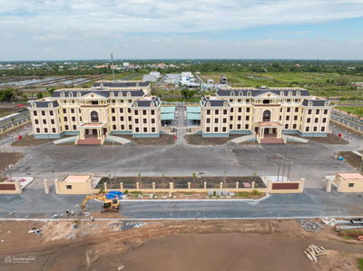 Bán lô góc, sổ sẵn tại cổng vào Agora City đối diện là trung tâm hành chính Thủ Thừa 100m2 giá 1tỷ9