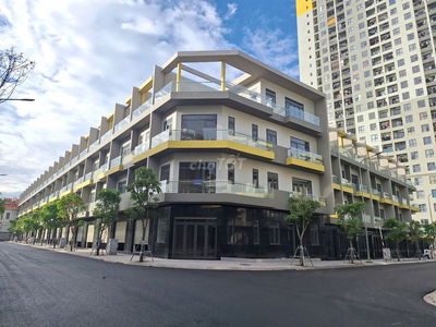 Nhà phố SHR 4 tầng, vừa ở vừa kinh doanh ngay dưới chân 8000 căn hộ