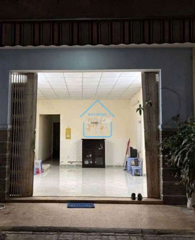 NHÀ 2 PN 100M2 MẶT TIỀN HUỲNH TẤN PHÁT CÒN SÓT LẠI