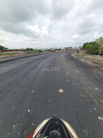 LÔ ĐẤT VITRI ĐẸP CÁCH BỜ KÈ KÊNH THAM LƯƠNG 70M  DÂN CƯ ĐÔNG ĐÚC . SHR