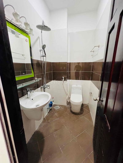 PHÒNG MÁY LẠNH NGAY CẦU VƯỢT LINH XUÂN