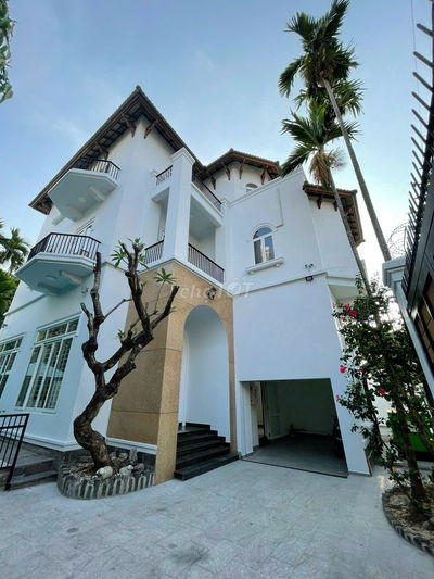 Cho Thuê Biệt Thự Cao Cấp – Phường Thảo Điền, Quận 2  Có Hồ Bơi