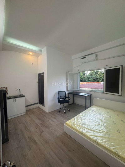 STUDIO FULL NỘI THẤT CỬA SỔ TRỜI GẦN NGAY QUẬN 1 LHUS NHUẬN QUẬN 2