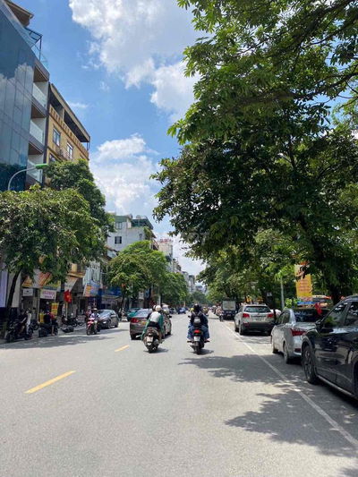 Chỉ hơn 4xx triệu/m có ngay căn mặt phố Bà Triệu - dt 43m - sổ riêng -