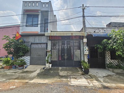 Nhà mặt tiền gần trung tâm y tế Dĩ An, p Tân Đông Hiệp, TP Dĩ An.
