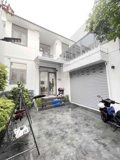 Bán nhà 140m2 vuông vức, ngang 7m, có gara oto trong nhà