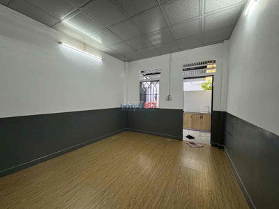 Chính chủ cho thuê nhà nguyên căn 2 phòng ngủ chỉ 8tr Nơ Trang Long P7