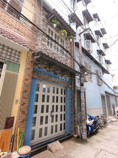 NHÀ HXH CÁCH HXT 20M.SÁT TRƯỜNG HỌC TÂY SƠN CẤP 2 NGAY TRẠM Y TẾ.