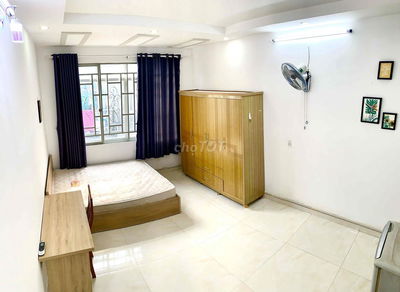 CHDV ngay sát Q1, vòng xoay Trung Sơn thoáng, full nội thất