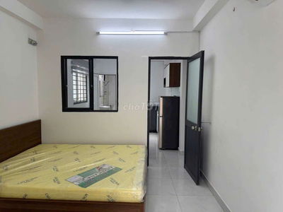 Căn hộ 2PN ,phòng bếp riêng ,Full Nội Thất.