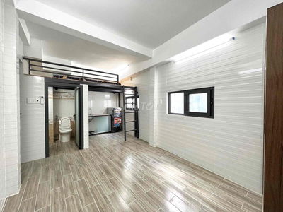 Cho Thuê Phòng Gác 30m2 Thang Máy Ngay ĐH Bách Khoa CV Lê Thị Riêng Q1