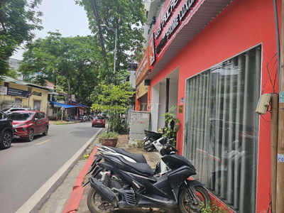 Cho thuê văn phòng mặt đường lớn