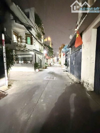 Trung tâm Tân Phú ôtô ngủ trong nhà Hẻm Thông Khu Vực Chợ Vải