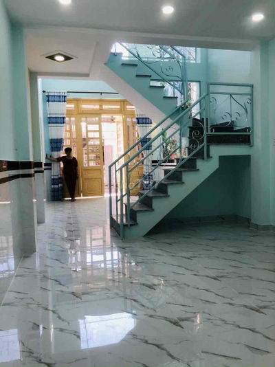 nhà gần cầu vượt ngã tư ga Q12 1 trệt 1lầu sổ hồng