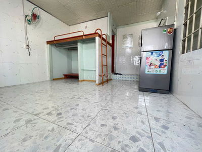 PHÒNG BAN CÔNG MẶT TIỀN ĐƯỜNG QUANG TRUNG