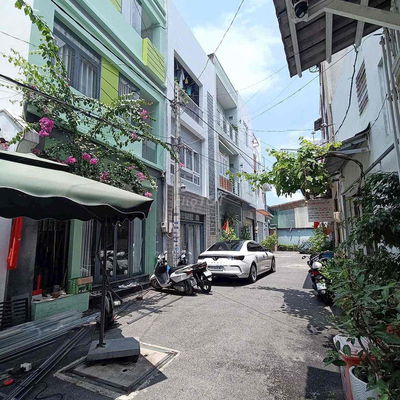 Bán Nhà Ngã Tư ga,vị trí đẹp,tại thạnh lộc 16, Quận 12