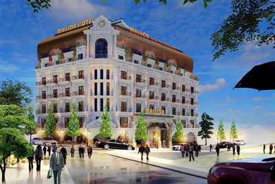 Bán khách sạn vip 100 phòng vị trí vàng góc 2 mặt tiền trung tâm ĐàLạt