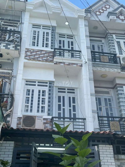 Nhà đẹp tại phường Tân Thới Hiệp, Quận 12 cũ đúc một trệt, hai lầu