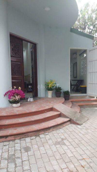 Cho thuê biệt thự sân vườn Nguyễn Oanh P15 Gò Vấp. 20x20 giá 35tr/1