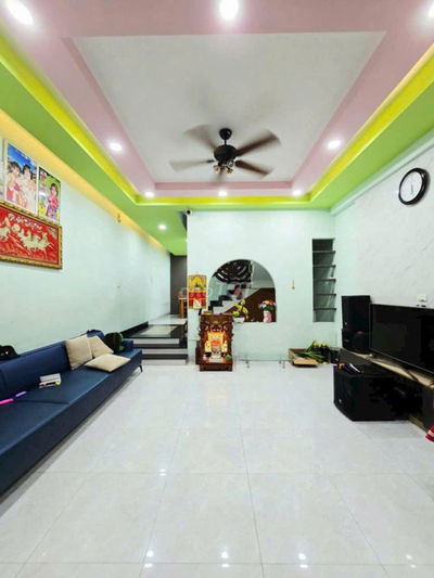 Nhà đẹp, 88m2(5*17,6) , 3 tầng, 3pn.Hẻm rộng 9m. Đường Võ Văn Hát, Q9