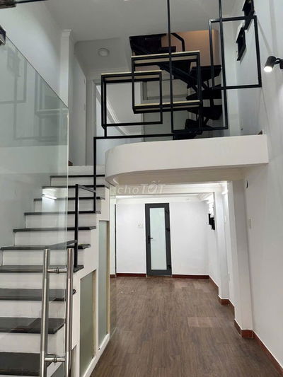 Bán nhà gần chợ kinh doanh buôn bán tốt, hẻm xe hơi