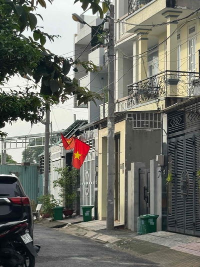 nhà tăng nhơn phú B đường xe hơi 3 lầu