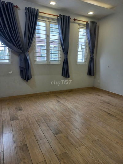Cho thuê Nhà HXH đường 827 phú hữu DT 57m, 3 tầng. khu tiện ích