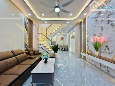 Bán nhà ngay Hồ Biểu Chánh, Phú Nhuận. giá: 3 tỷ 140tr/ 82m2, sổ hồng riêng cho thuê 18tr