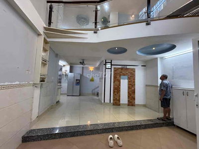 Nhà mới. Hình thật 100%. 3PN.3WC. máy lạnh, nội thất cơ bản