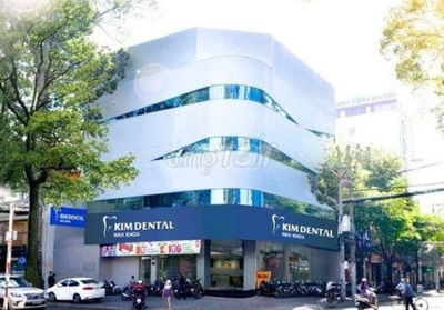 Cho thuê tòa nhà góc mới tinh có hầm sàn trống dt 10*20m