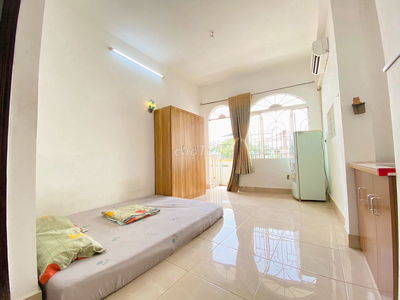 Phòng Ban công Full Nt gần đại học Mỹ Thuật, Văn Lang