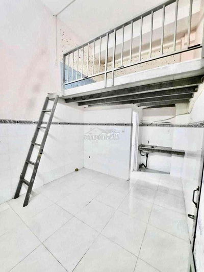 Phòng Phạm văn đồng cắt tô ngọc vân,dạng dãy trệt,có gác,giờ tự do