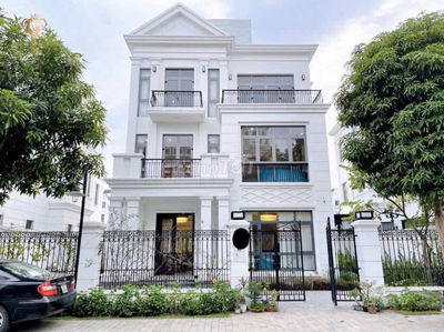 Chính chủ cho thuê BT Anh Đào Vinhomes Riverside:180m2, 4 tầng,42tr