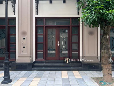Chính chủ cần bán LK shophouse ngay chân chung cư giá 8.5 tỷ rẻ nhất Vin 3