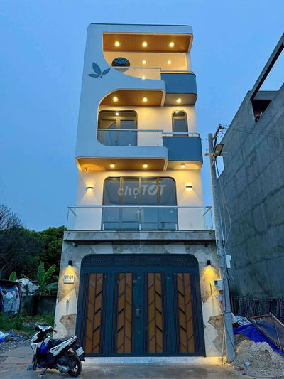 NHÀ ĐẸP NGAY CHỢ ĐẦU MỐI HÓC MÔN GẦN CHỢ BÀ ĐIỂM