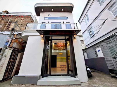 Bán nhà mới ngang 4.3m trung tâm Q7 cách chợ Bến Thành chỉ 3km